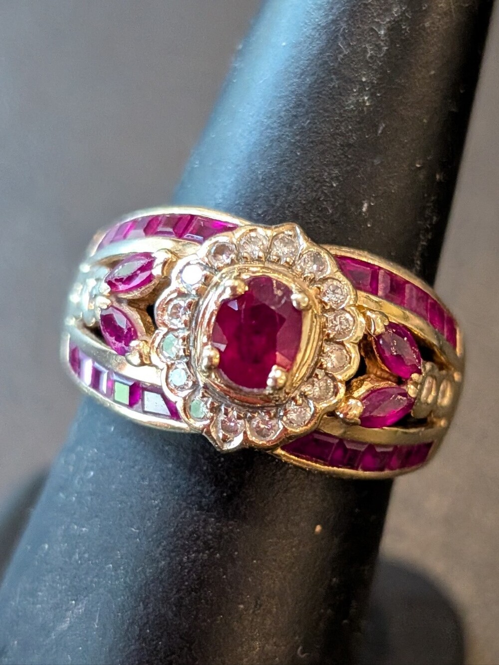 Elegant  Vintage 14kt Gold Ring Ruby and Diamond Ring